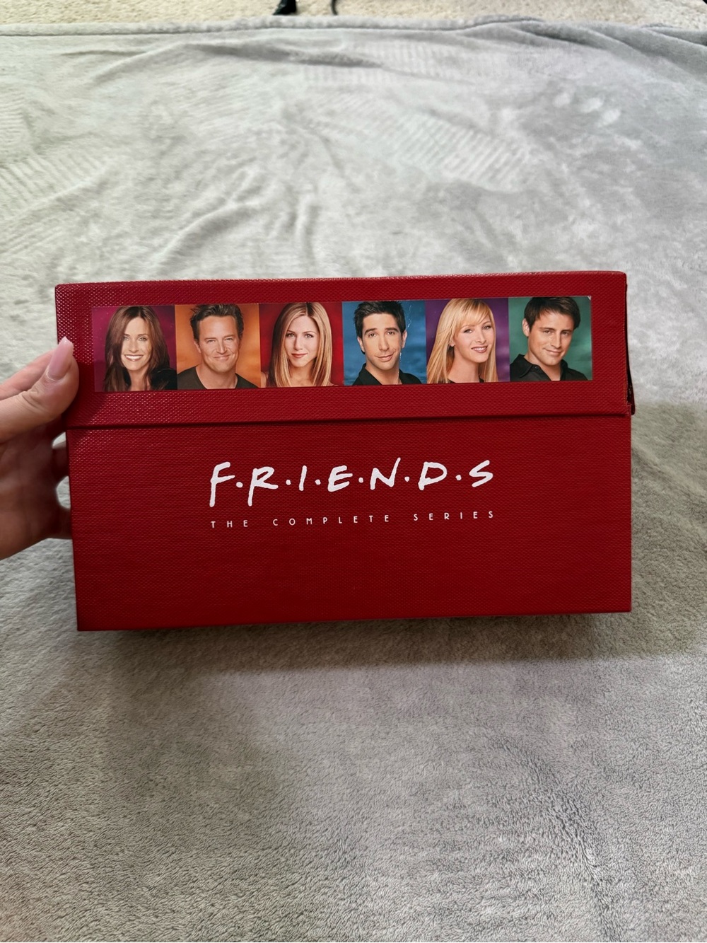 FRIENDS Red Complete Series Box with Cast Photo Strip